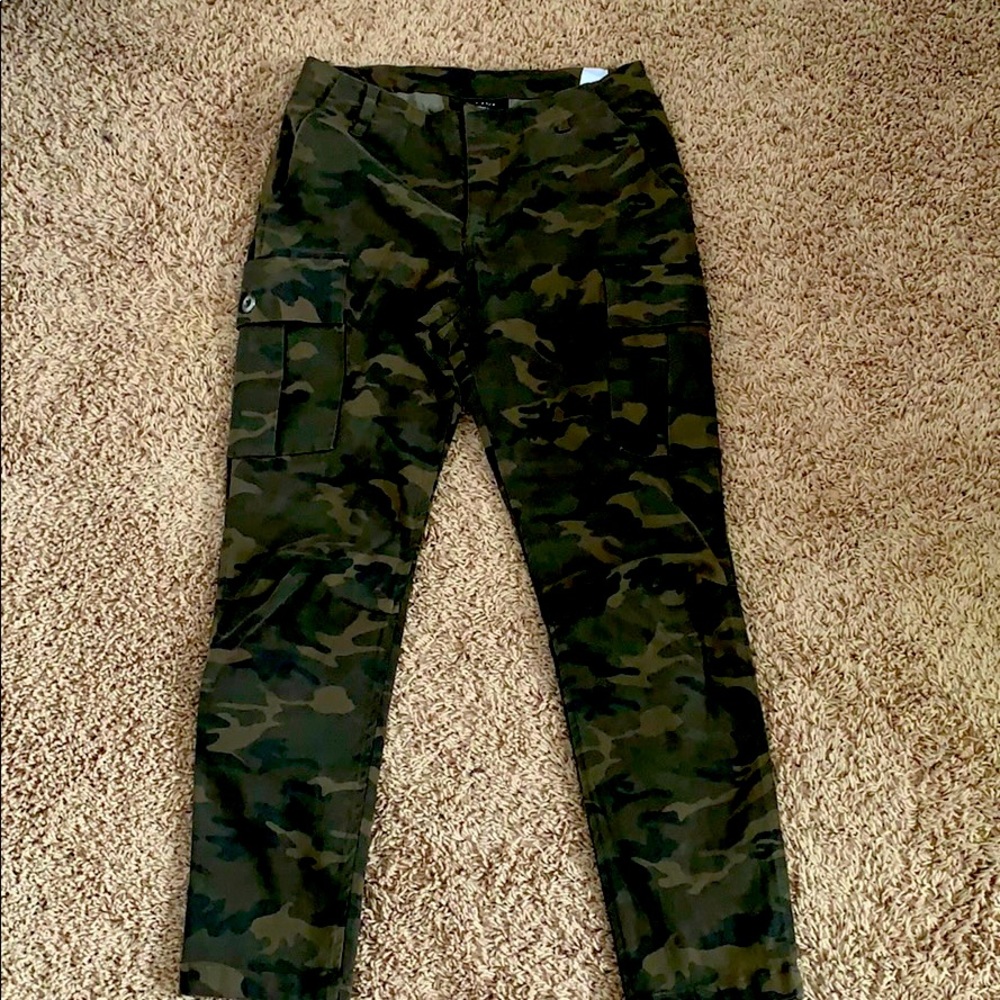 Camo stretch cargo skinny pants small